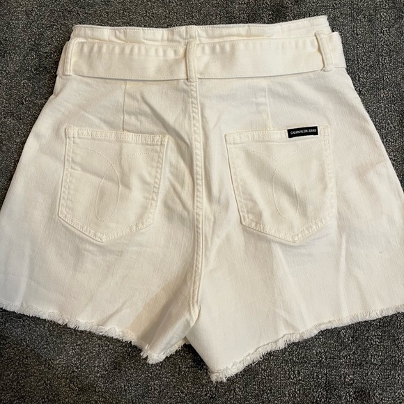 Calvin Klein white paper bag Jean shorts, size 28 - Picture 3 of 7